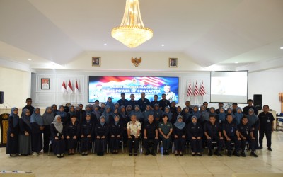 Seminar Komunikasi dan Motivasi Bersama Dr. Aqua Dwipayana: 